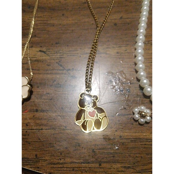 Lot Of 3 Necklaces 2 Gold Tone Vintage Bear,  Flower, And Butterfly/flower/heart - Picture 3 of 4